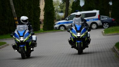 Wizyta i pokaz policji w ZSCKR w Janowie